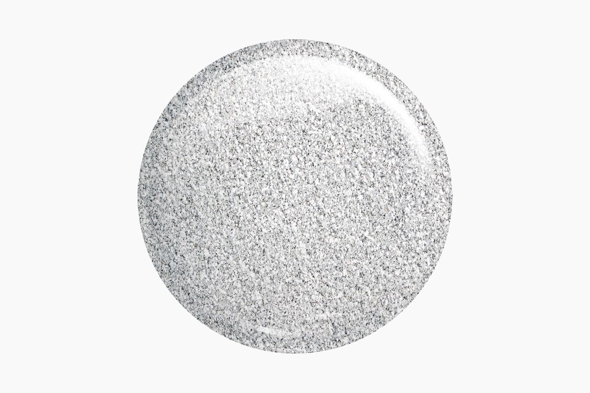 Manicure lakierem 55 Silver Cristal - srebro roziskrzone brokatem na paznokciach