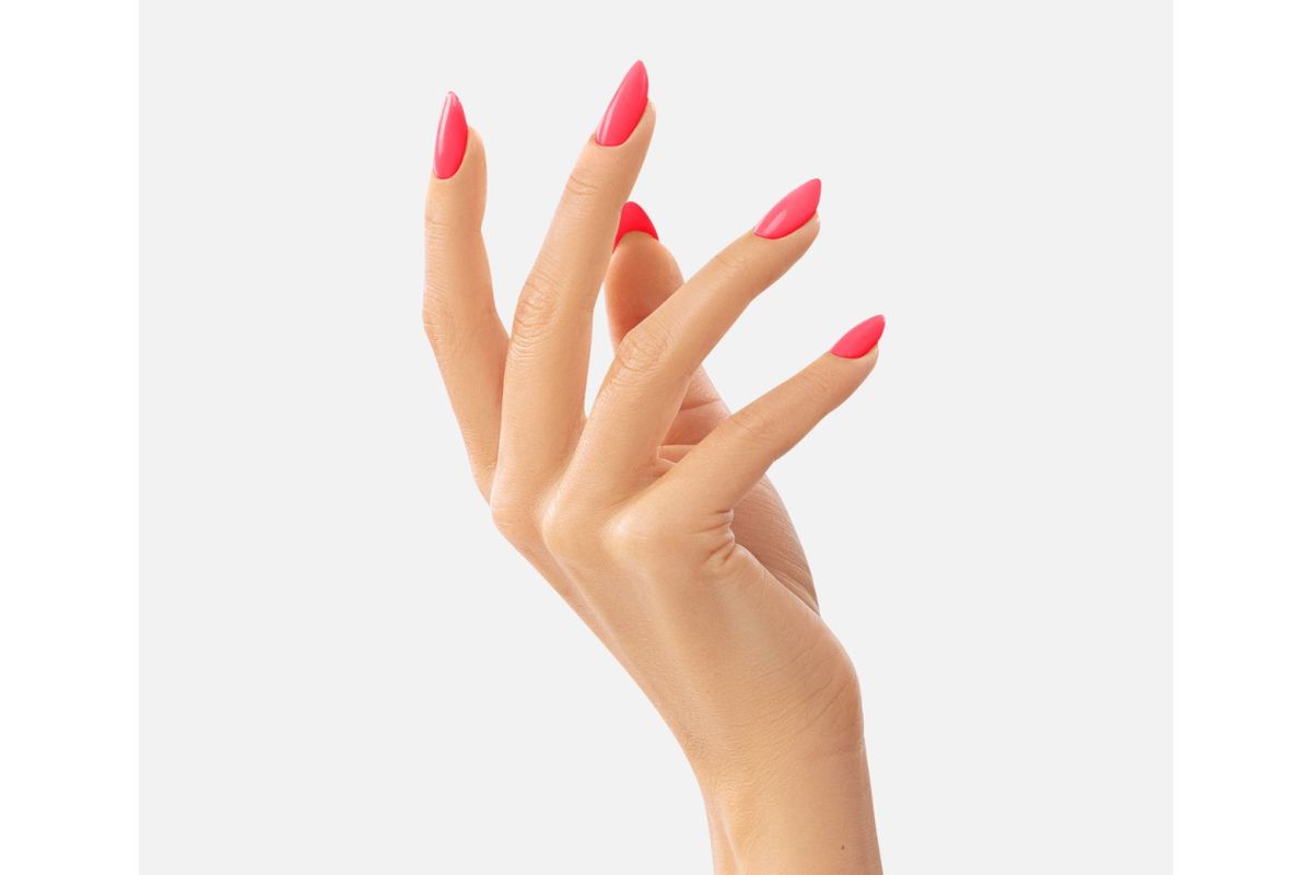 Hot Pink 062 na paznokciach - neonowy fuksjowy róż, intensywne żywe krycie w dwóch warstwach