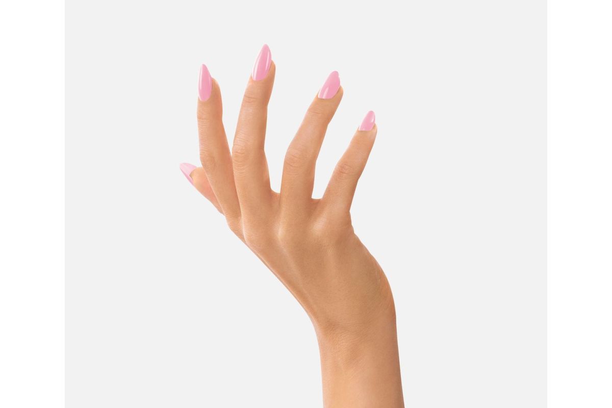 Manicure lakierem 198 Pink Twice - slodki cukierkowy roz na paznokciach z pelnym kryciem