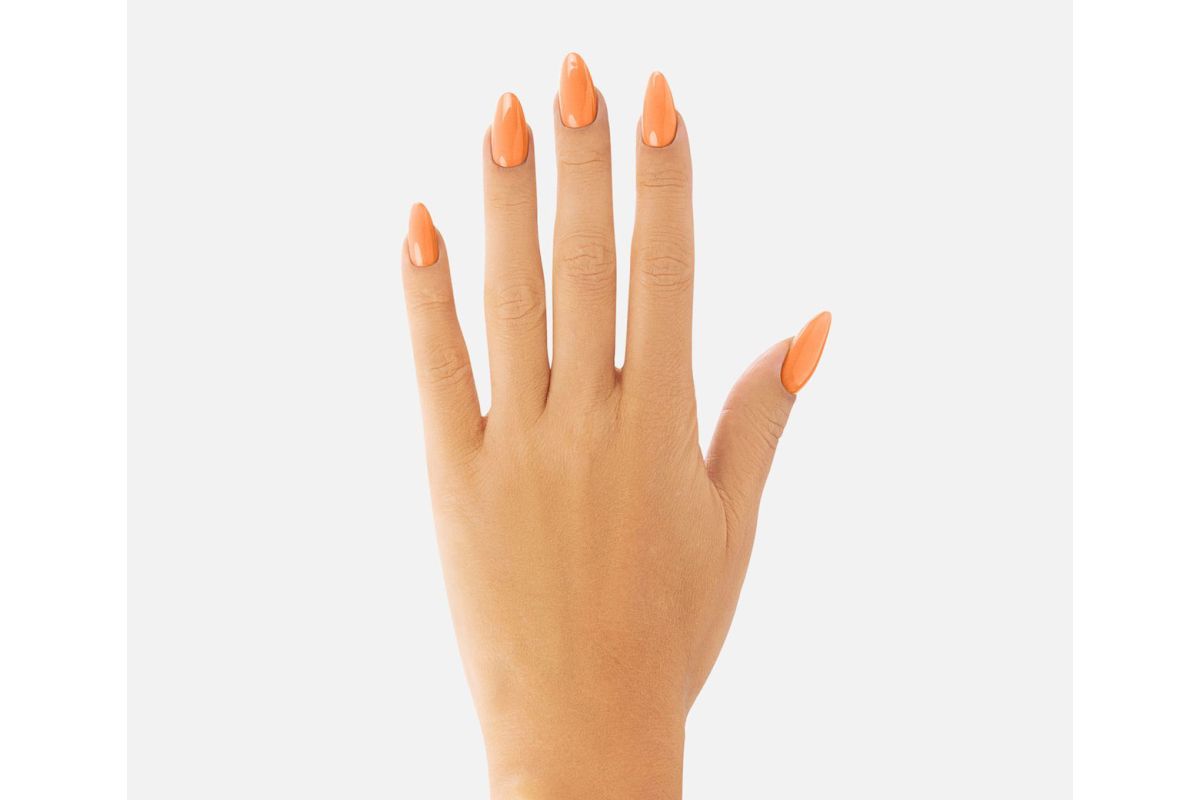Victoria Vynn Gel Polish 242 Pumpkin Pie - jesienny pomarańcz, pełne krycie na paznokciach