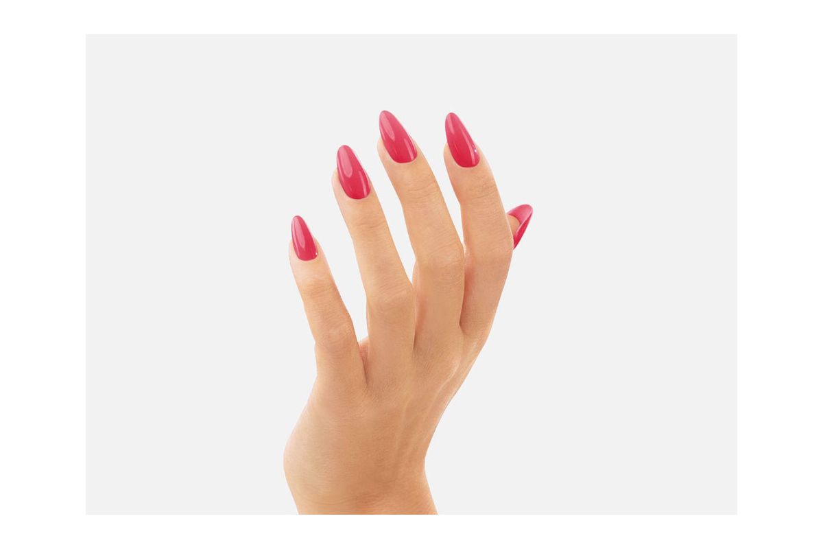 Manicure lakierem 284 Crazy In Love - gorący namiętny róż na paznokciach, pełne krycie
