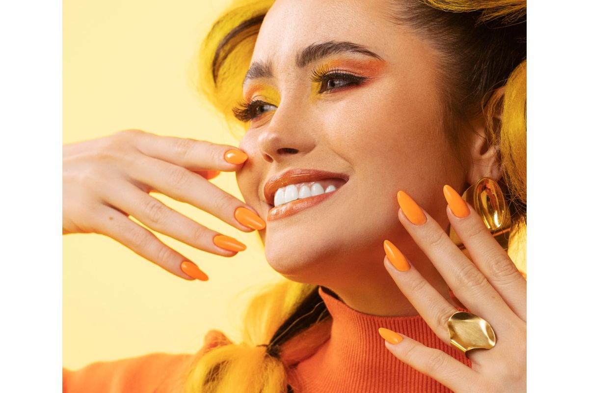Butelka Victoria Vynn 308 Orange Denki 8 ml - jaskrawy pomarańczowy lakier hybrydowy glow świecący po zmroku