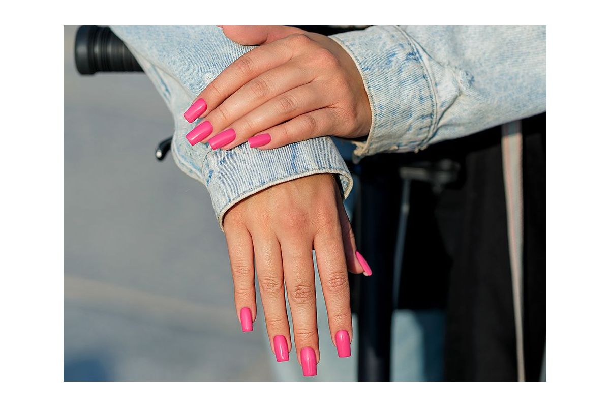 Butelka lakieru 390 I'm Feminine 8 ml - zdecydowany róż Victoria Vynn