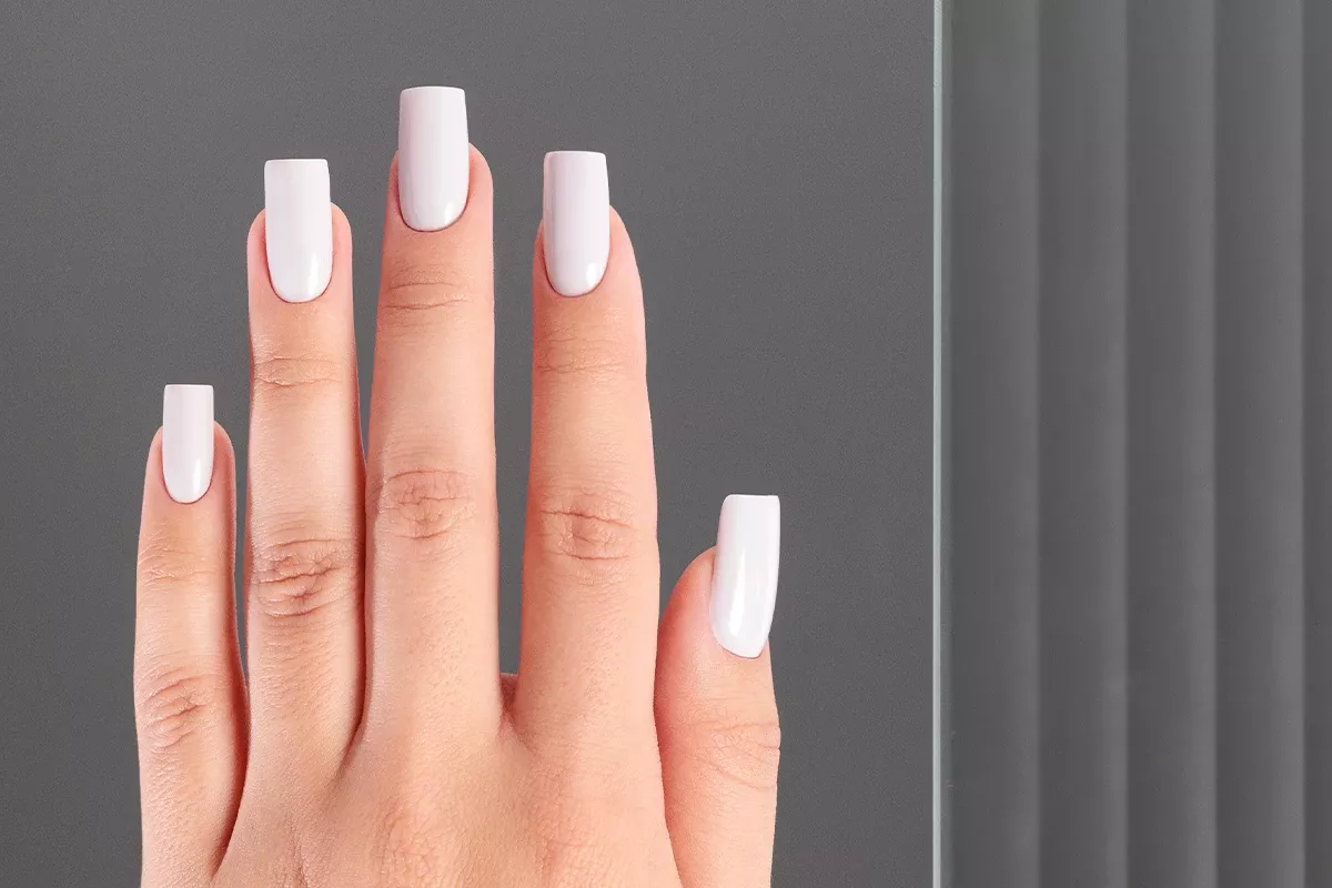 Lakier hybrydowy Victoria Vynn Crème de Chic 430 - elegancki kremowy manicure pod french