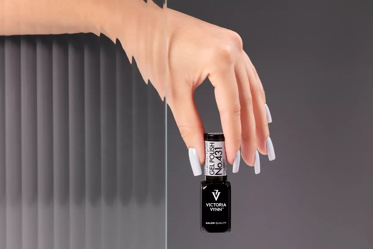 Lakier hybrydowy Victoria Vynn Earl Grey 431 - elegancki szary manicure do total-looku