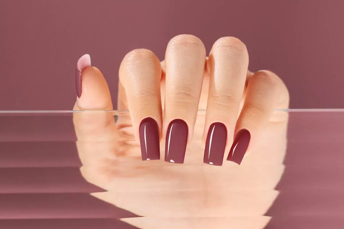 Lakier hybrydowy Victoria Vynn Blush Rush 434 - elegancki manicure w duchu quiet luxury