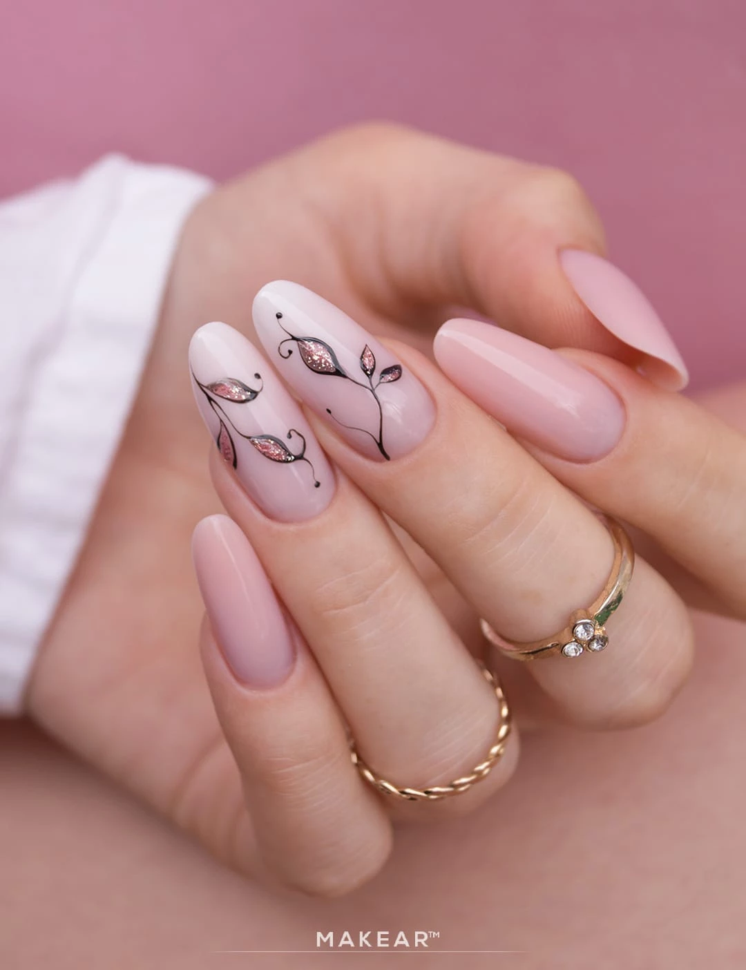 Makear 788 Glamour - swatch różowego lakieru hybrydowego ze srebrno-różowym brokatem, 8 ml