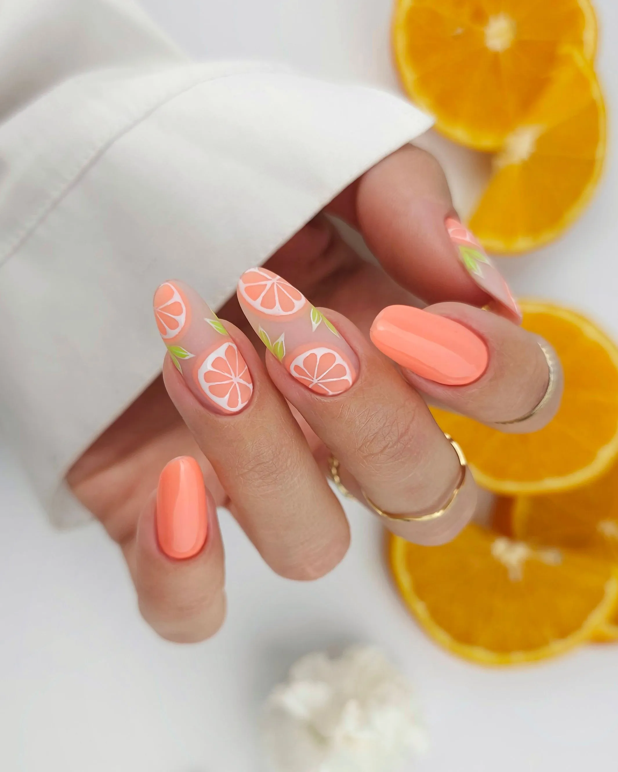 Stylizacja paznokci Claresa Tropical Escape 2 - pomaranczowy manicure z cytrusami