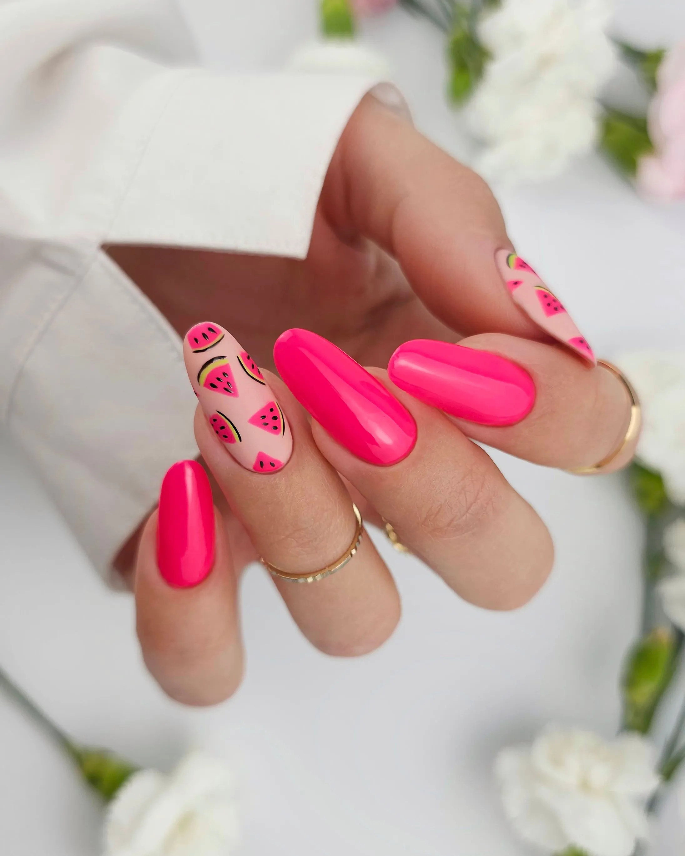 Stylizacja paznokci Claresa Tropical Escape 3 - rozowy manicure z arbuzami