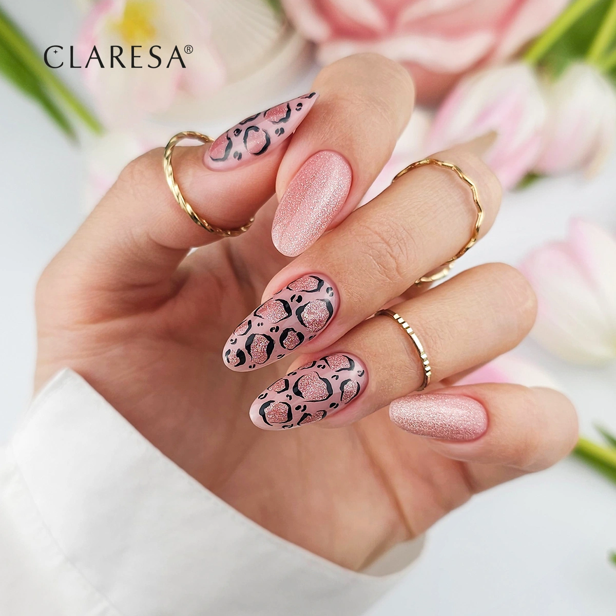 Stylizacja paznokci z lakierem Claresa Nude Glow Gummy Nude 1