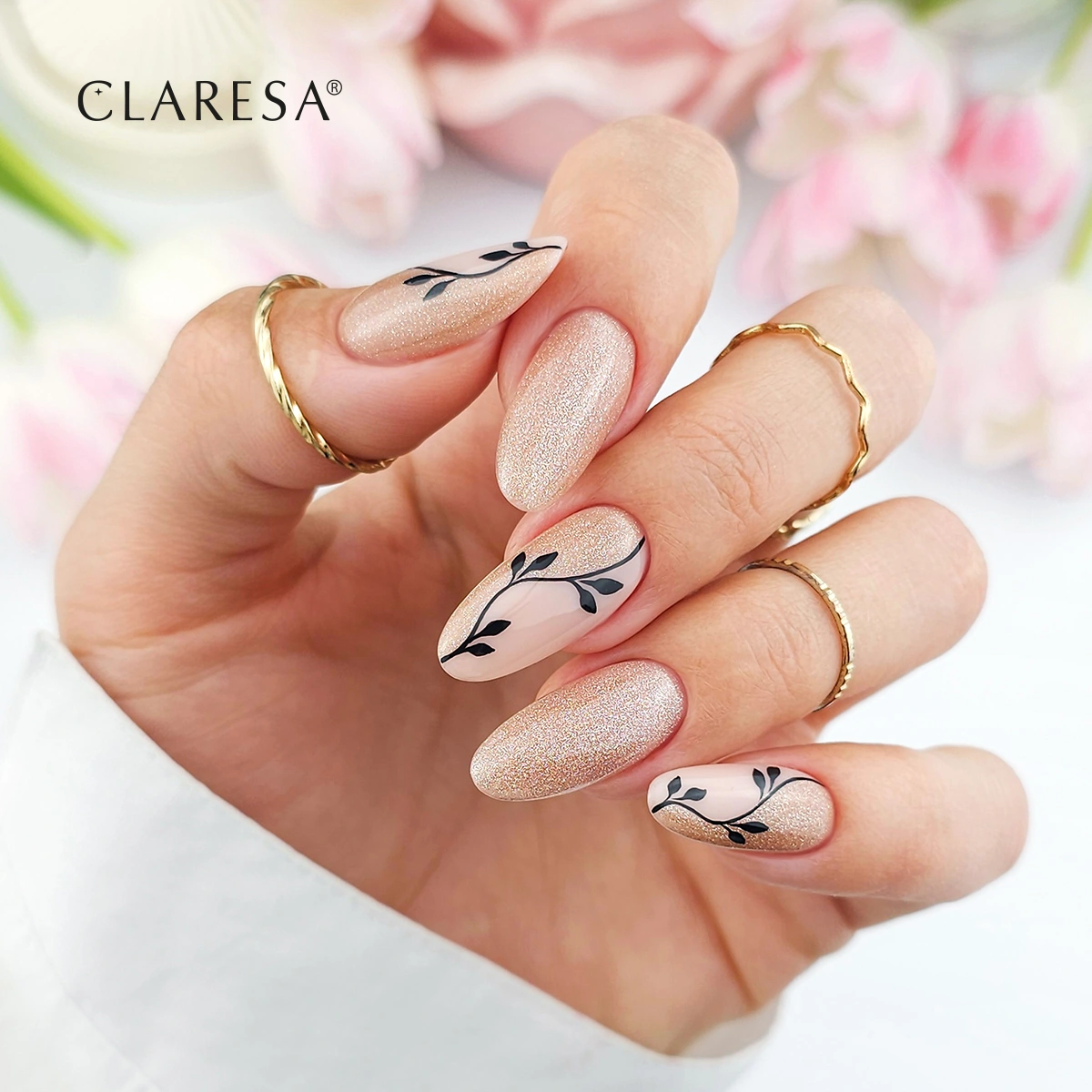 Stylizacja paznokci z lakierem Claresa Nude Glow Gummy Nude 2