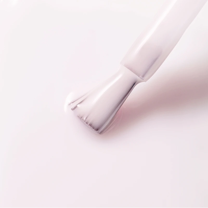 Acrylic Bottle Gel Milky Pink 15 ml - makro tekstury mlecznoróżowego akrylożelu na pędzelku