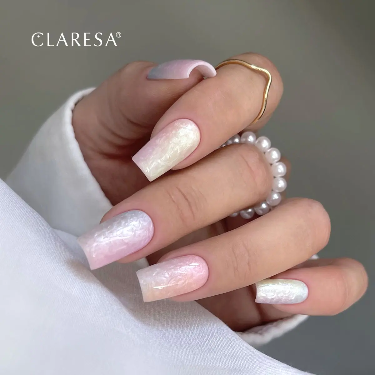 Stylizacja paznokci Claresa Cloud Pastel – perłowy french ombre w pastelach