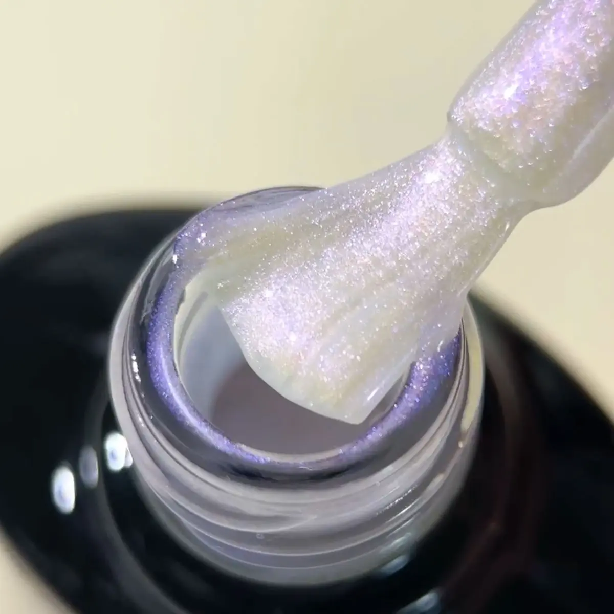 Makro pędzelka z lakierem hybrydowym Claresa Cloud Pastel 6, perłowy połysk