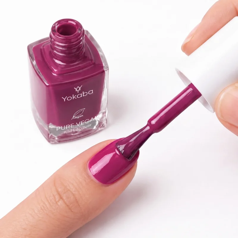 Aplikacja lakieru Yokaba 08 Charming Fushia pędzelkiem na paznokieć, f