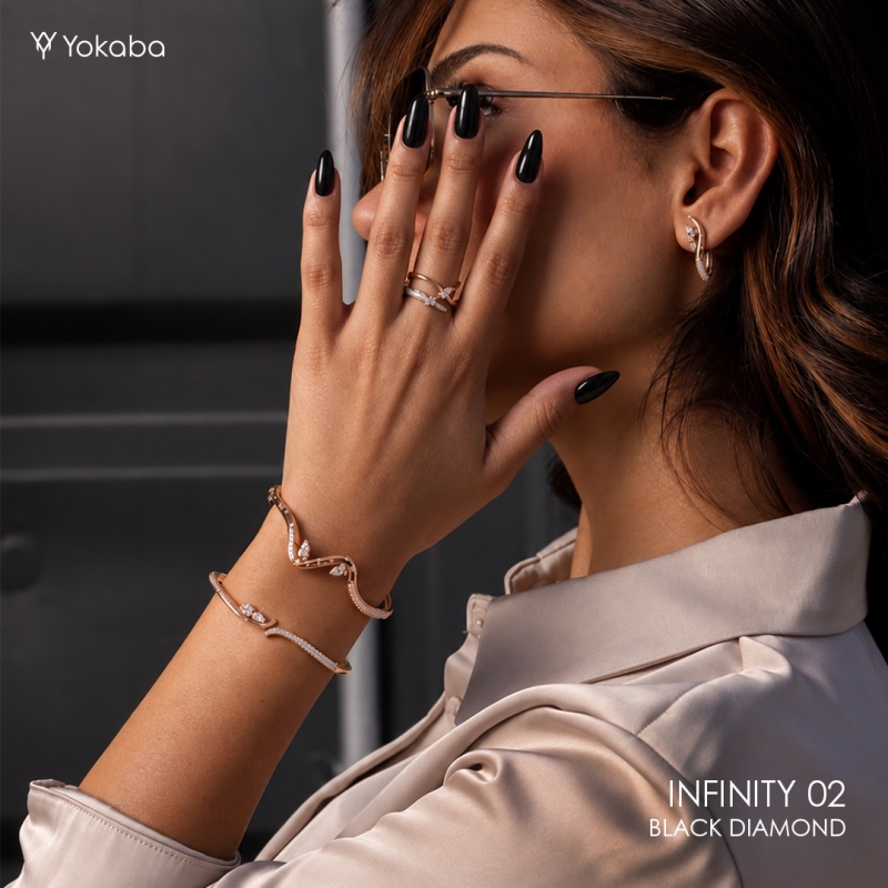 Migdałowe paznokcie pomalowane lakierem Yokaba Infinity 02 Black Diamond