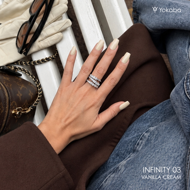 Kwadratowe paznokcie pomalowane lakierem Yokaba Infinity 03 Vanilla Cream