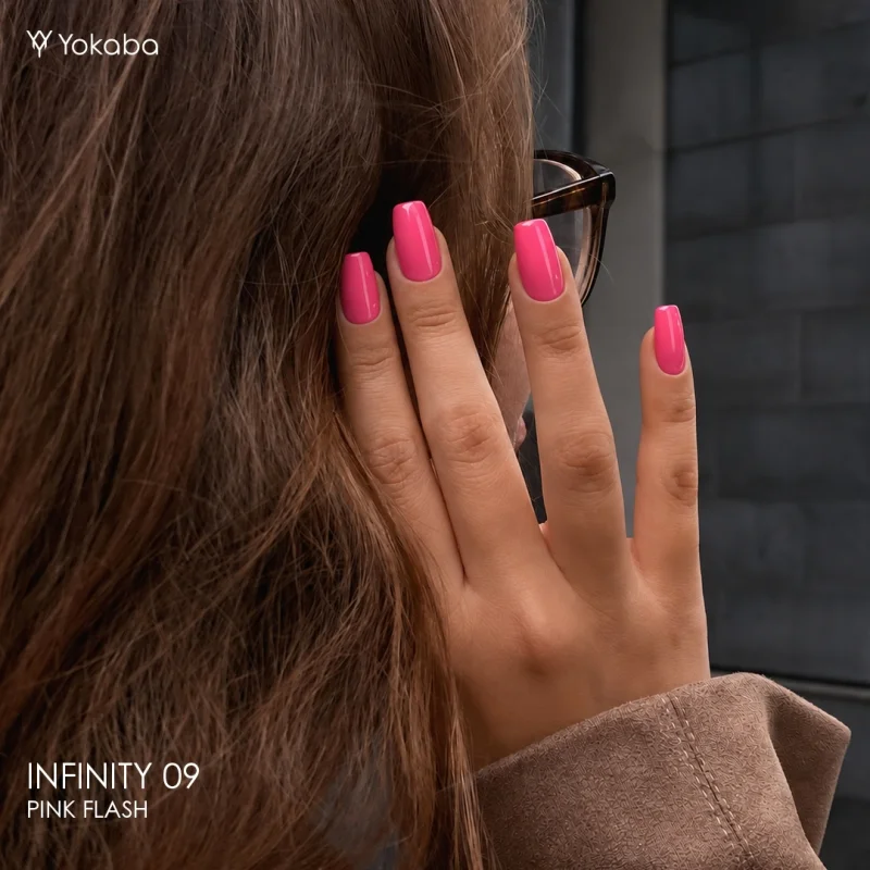 Kwadratowe paznokcie pomalowane lakierem Yokaba Infinity 09 Pink Flash