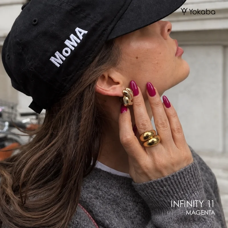 Migdałowe paznokcie pomalowane lakierem Yokaba Infinity 11 Magenta