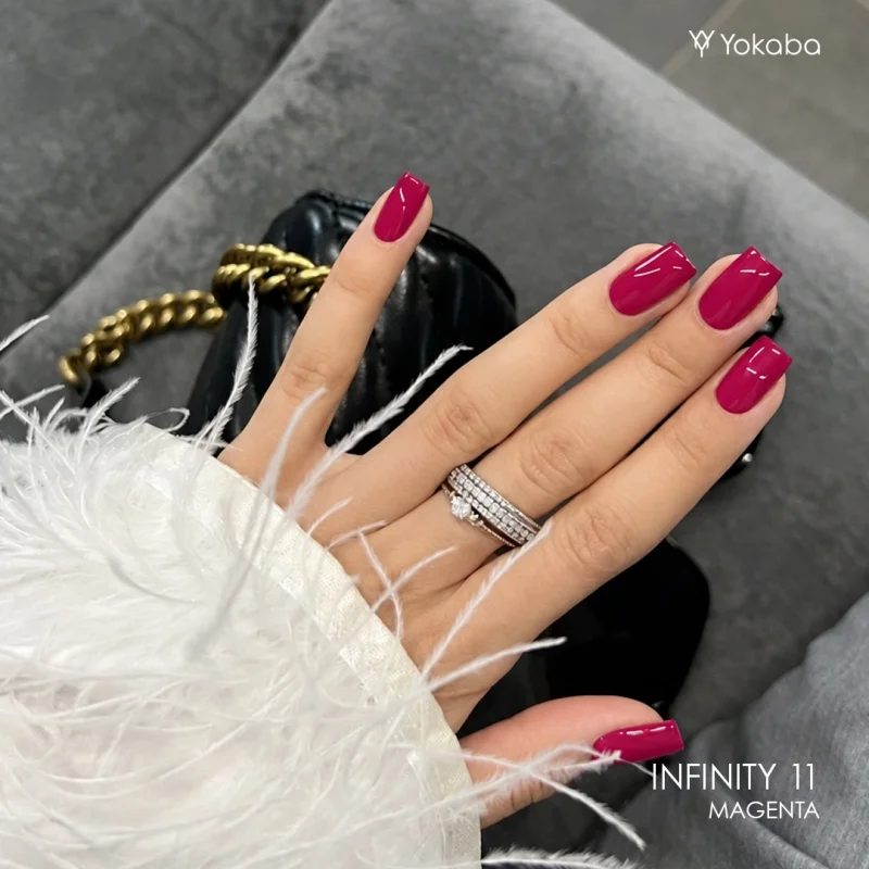 Kwadratowe paznokcie pomalowane lakierem Yokaba Infinity 11 Magenta