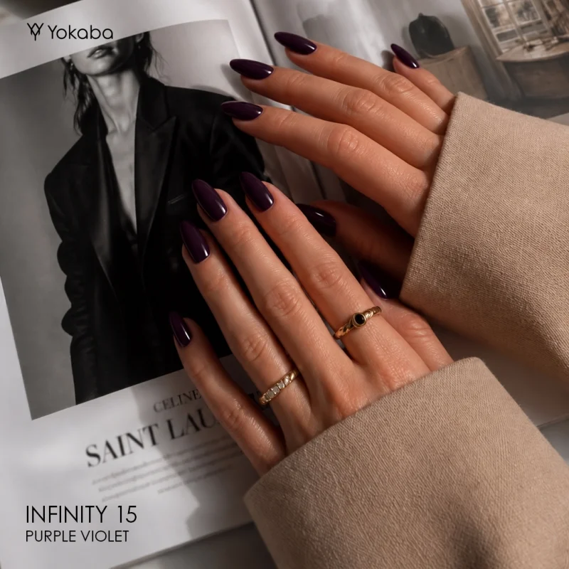 Migdałowe paznokcie pomalowane lakierem Yokaba Infinity 15 Purple Violet