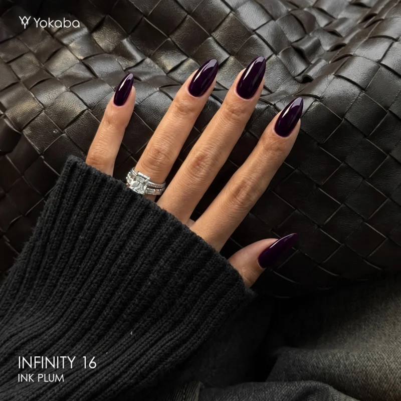 Migdałowe paznokcie pomalowane lakierem Yokaba Infinity 16 Ink Plum