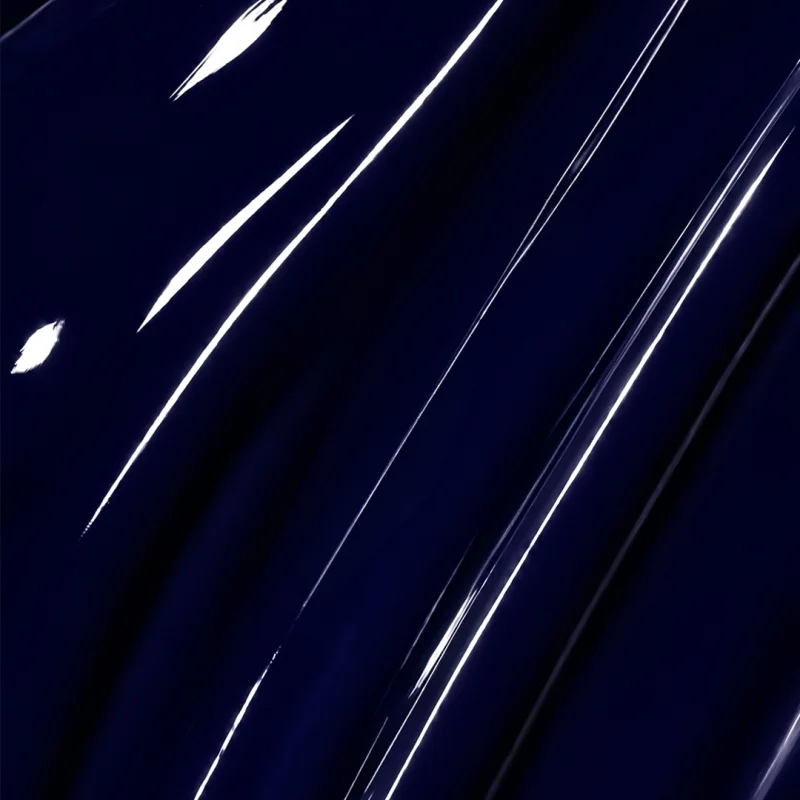 Lakier hybrydowy Yokaba Infinity 17 Midnight, tekstura koloru z bliska