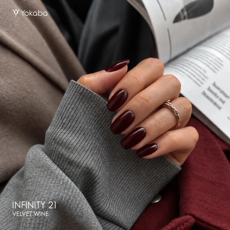 Owalne paznokcie pomalowane lakierem Yokaba Infinity 21 Velvet Vine