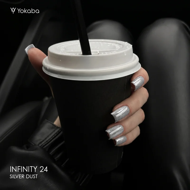 Kwadratowe paznokcie pomalowane lakierem Yokaba Infinity 24 Silver Dust