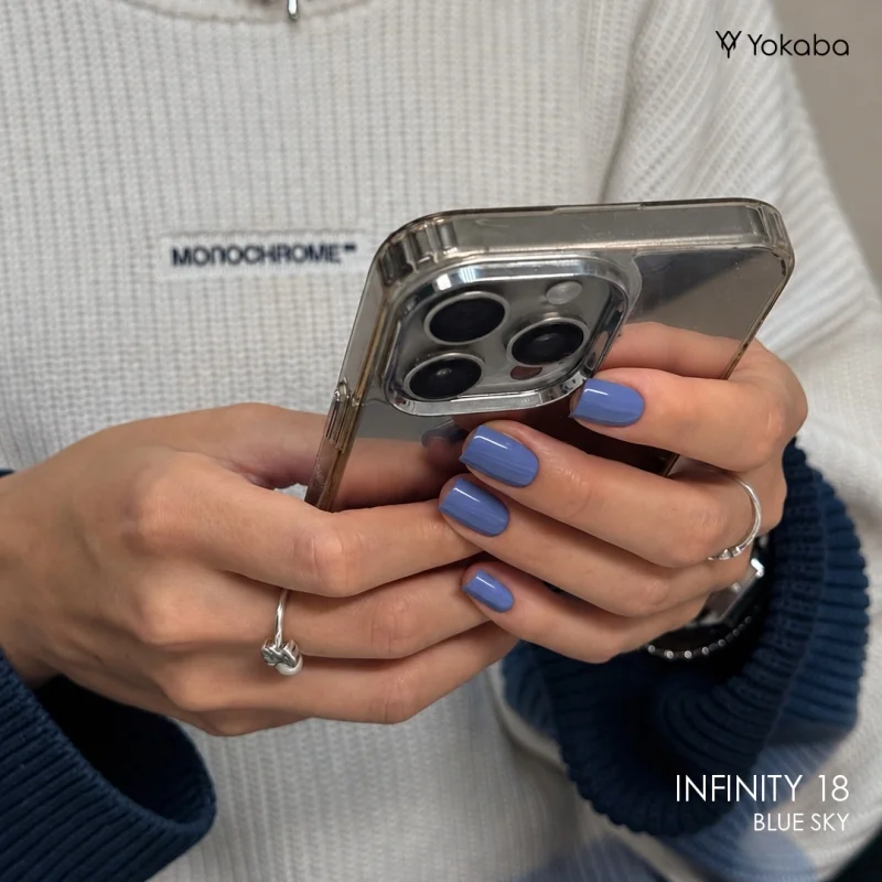 Krótkie paznokcie pomalowane lakierem Yokaba Infinity 18 Blue Sky